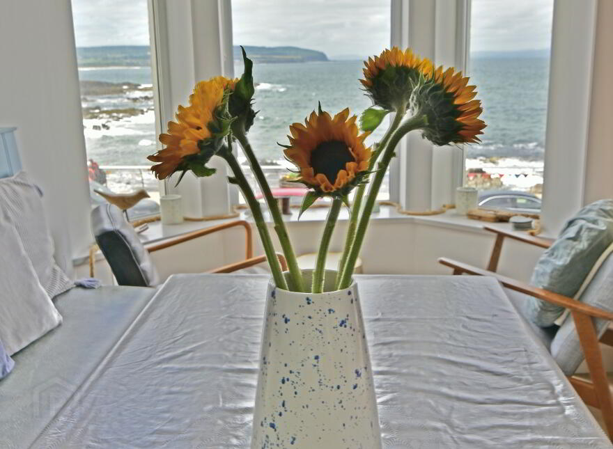 NORTH (holiday Let), 59 The Promenade, Portstewart, BT55 7AF