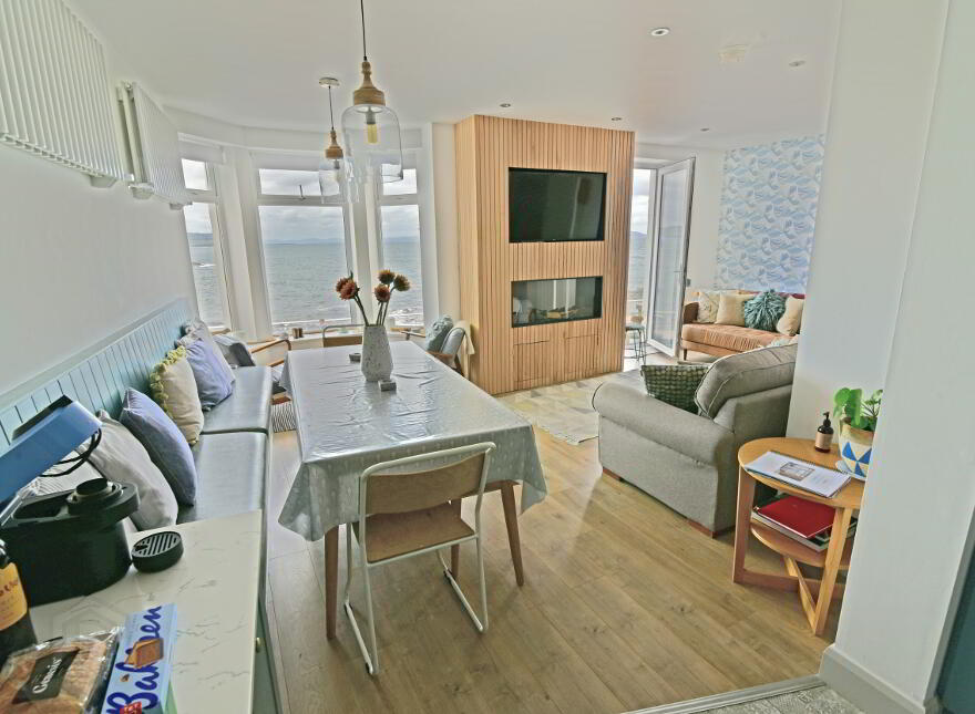 NORTH (holiday Let), 59 The Promenade, Portstewart, BT55 7AF