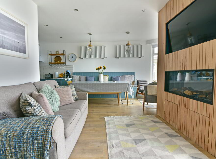 NORTH (holiday Let), 59 The Promenade, Portstewart, BT55 7AF