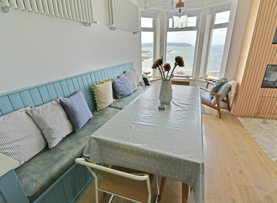 NORTH (holiday Let), 59 The Promenade, Portstewart, BT55 7AF