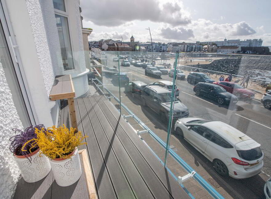 NORTH (holiday Let), 59 The Promenade, Portstewart, BT55 7AF