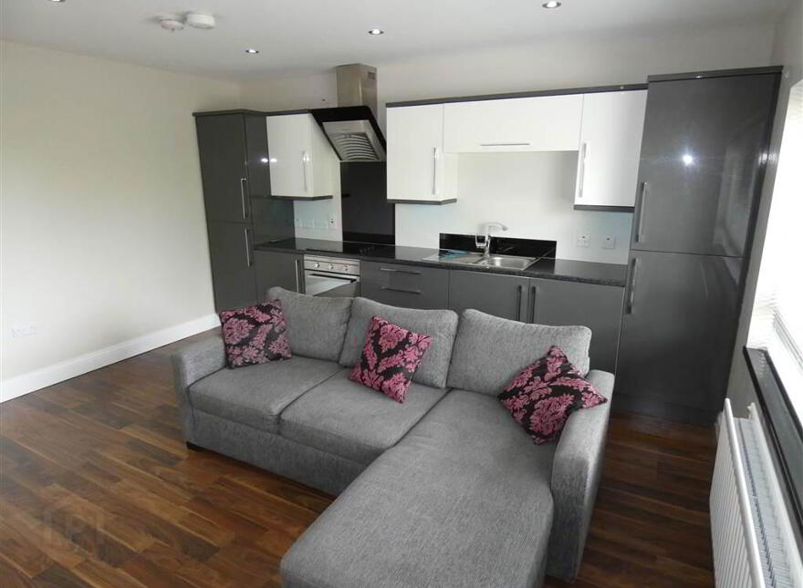Apt 5 223, Belmont Road, Belfast, BT4 2AH
