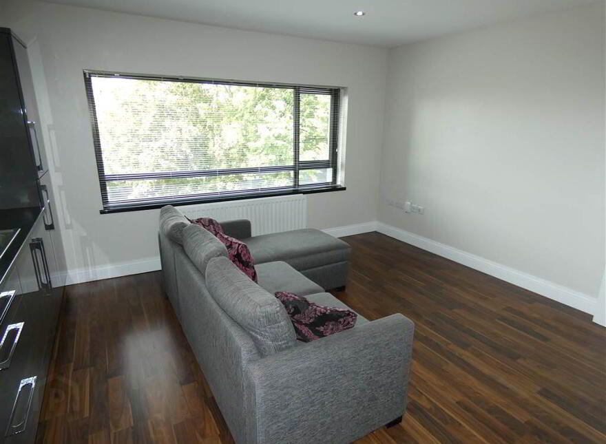 Apt 5 223, Belmont Road, Belfast, BT4 2AH
