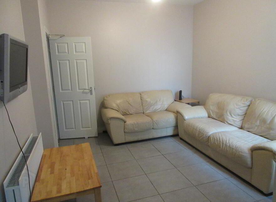Great 5 Bedroom House, University Avenue, Queens Quarter, Belfast, BT7 1GY