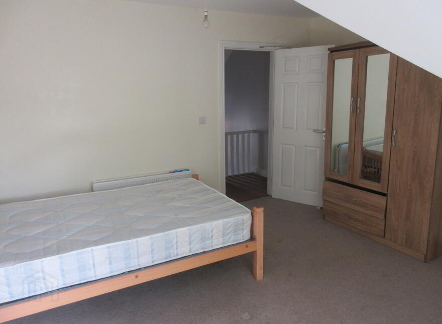 Great 5 Bedroom House, University Avenue, Queens Quarter, Belfast, BT7 1GY