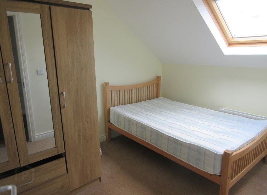 Great 5 Bedroom House, University Avenue, Queens Quarter, Belfast, BT7 1GY