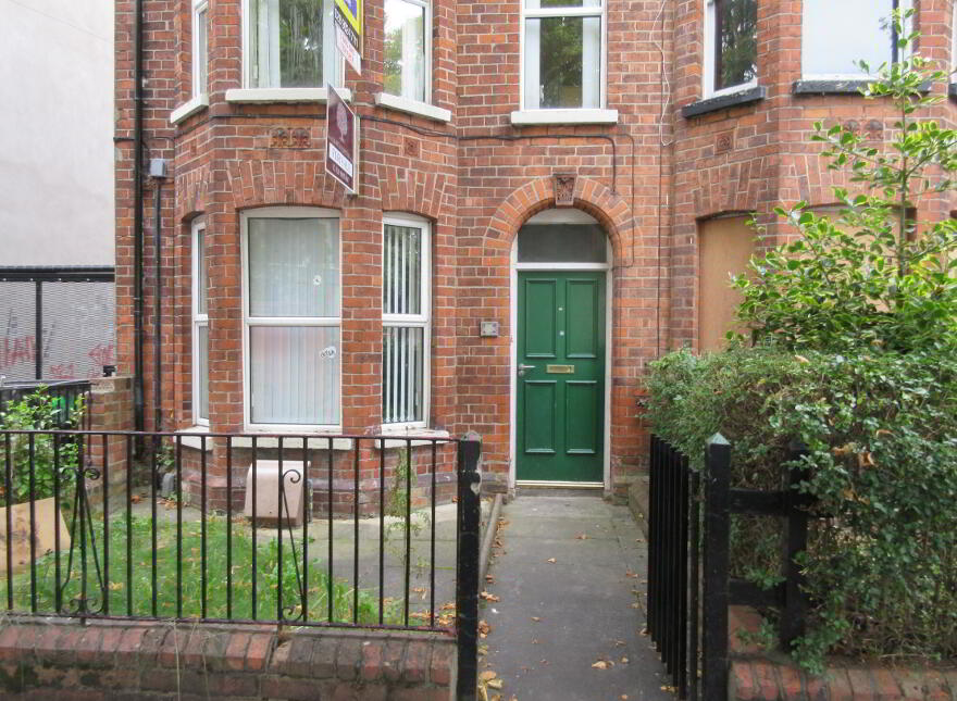 Great Student House, 56 University Avenue, Queens Quarter, Belfast, BT7 1GY photo