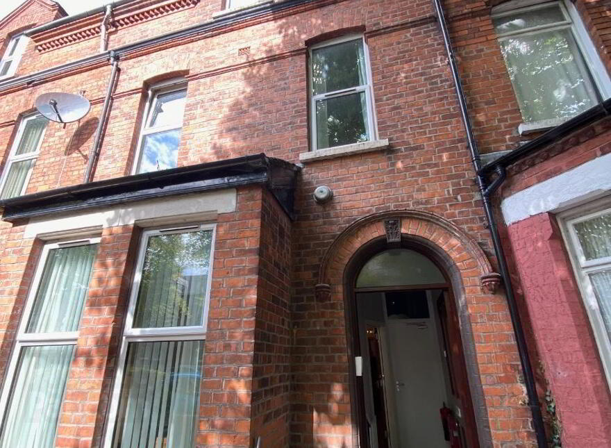 Great Apartment, 36a University Avenue, Queens Quarter, Belfast, BT7 1GY photo