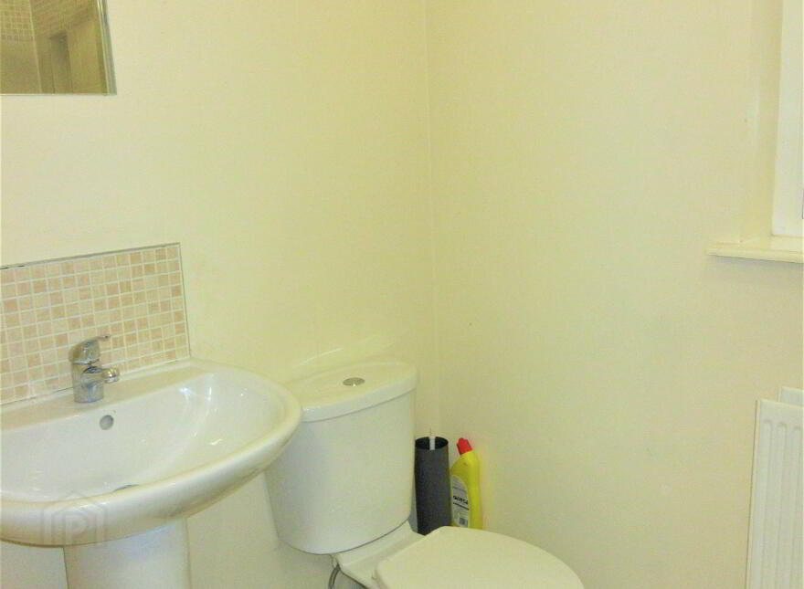 Great Apartment, 165b University Street, Queens Quarter, Belfast, BT7 1HR