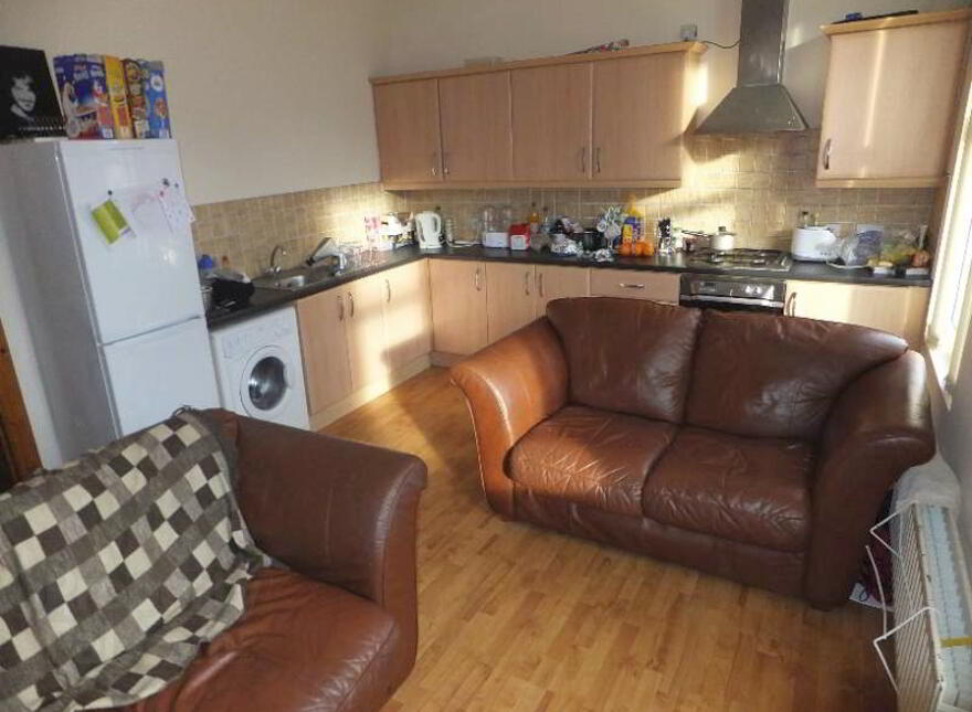 Flat 2, 85 Wellesley Avenue, Malone, Belfast, BT9 6DH photo