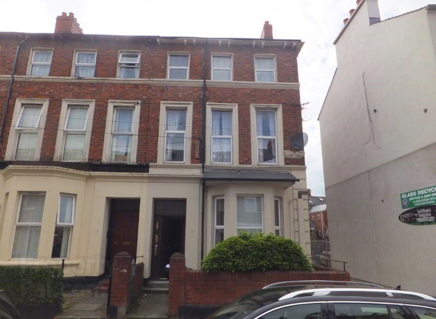 Flat 2, 1 Lawrence Street, Botanic, Belfast, BT7 1LE photo