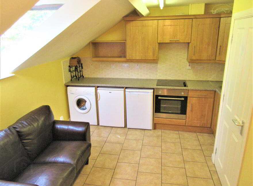 Great Apartment, 76C Rugby Avenue, Queens Quarter, Belfast, BT7 1RG