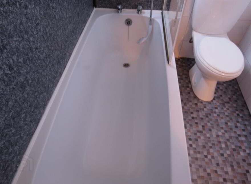 41 Knock Road Apt 3, Belfast, BT5 6LA