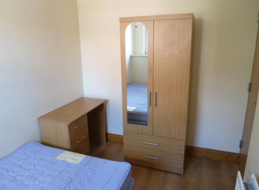 F4 128 Malone Avenue, Belfast, BT9 6ET