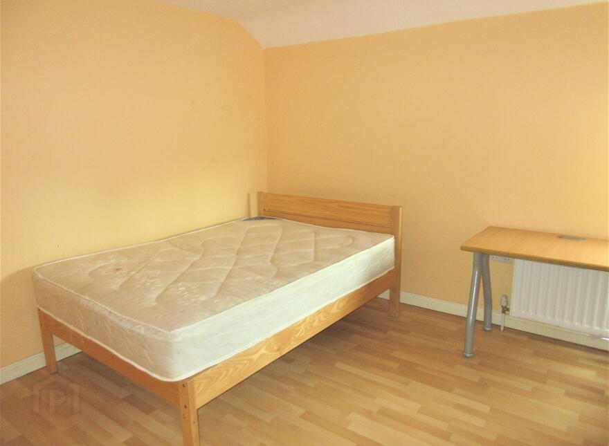 Upstairs Apartment, 66C Rugby Avenue, Queens Quarter, Belfast, BT7 1RG