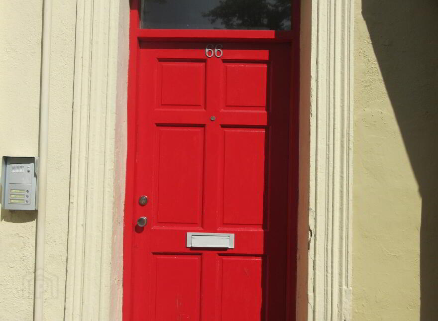 Upstairs Apartment, 66C Rugby Avenue, Queens Quarter, Belfast, BT7 1RG