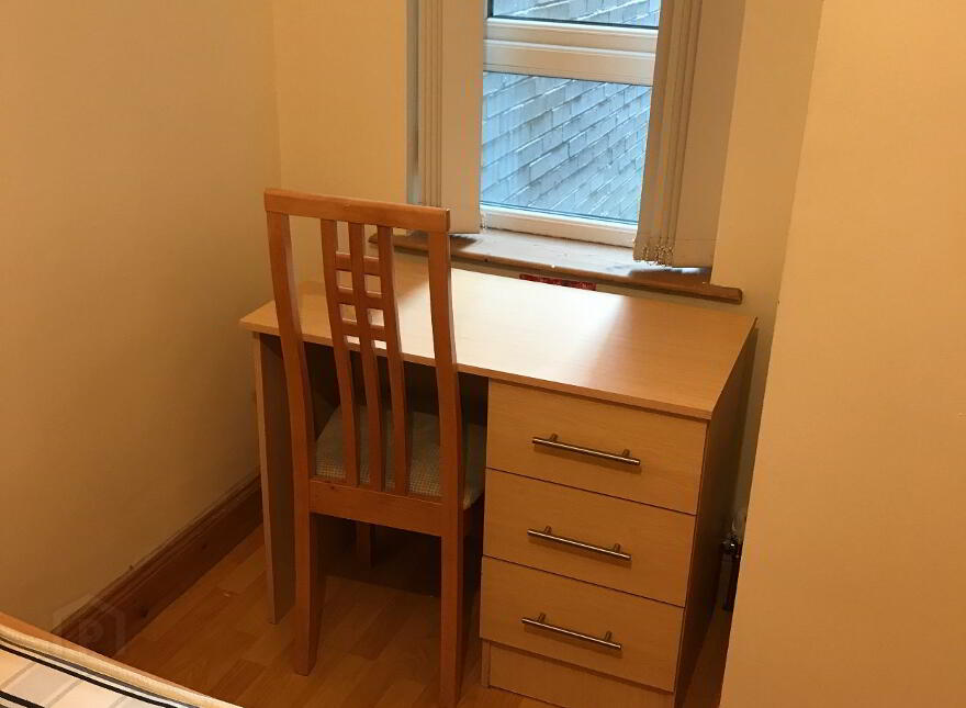 Lawrence Street, Belfast, BT7 1LE
