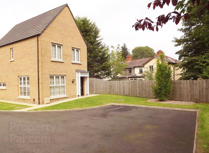 9 Eaton Court, Derriaghy, Dunmurry, BT17 9FT photo