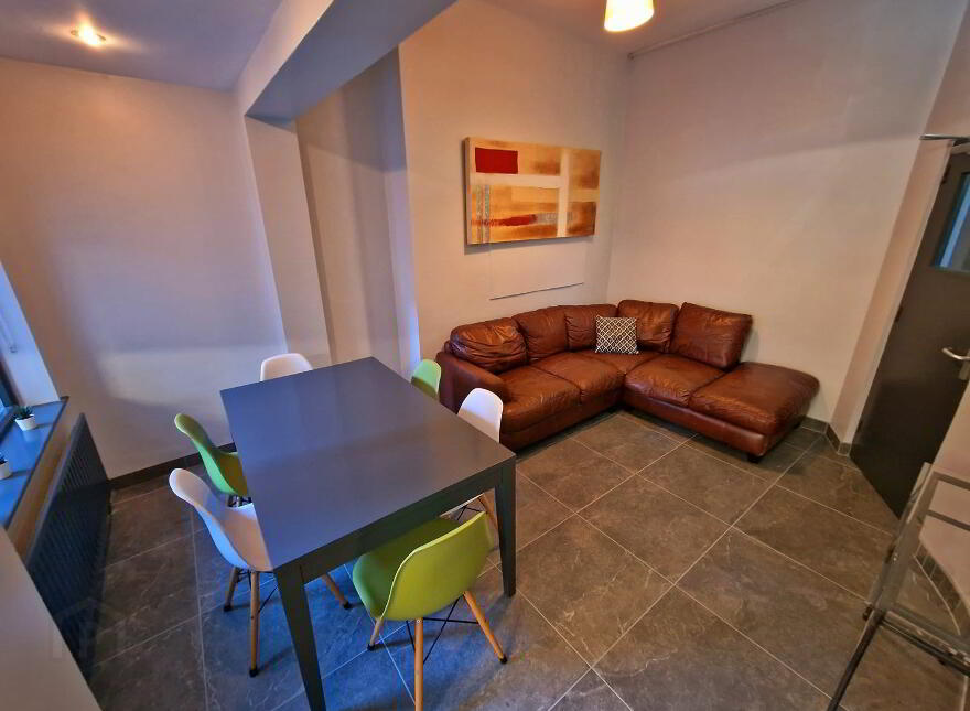 Cromwell Road, Botanic, Belfast, BT7 1JY
