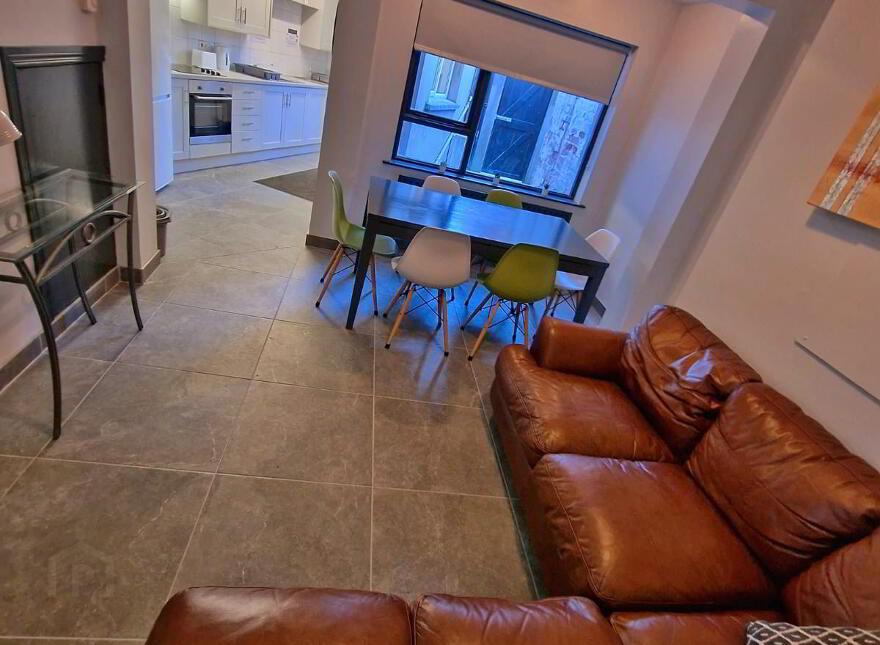 Cromwell Road, Botanic, Belfast, BT7 1JY