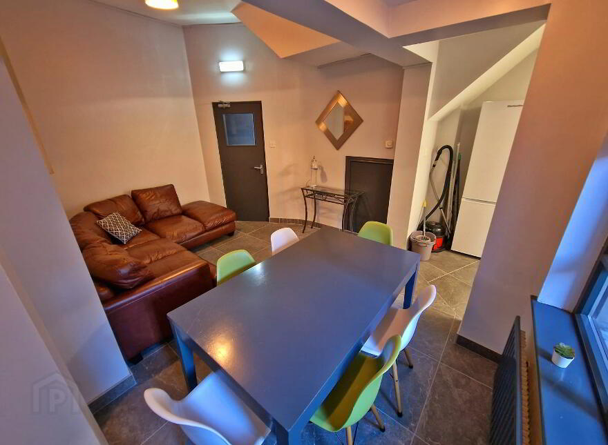 Cromwell Road, Botanic, Belfast, BT7 1JY