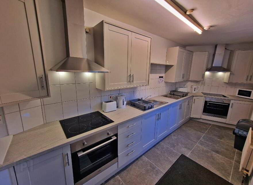 Cromwell Road, Botanic, Belfast, BT7 1JY