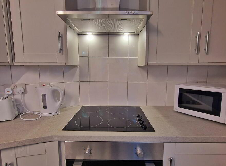 Cromwell Road, Botanic, Belfast, BT7 1JY
