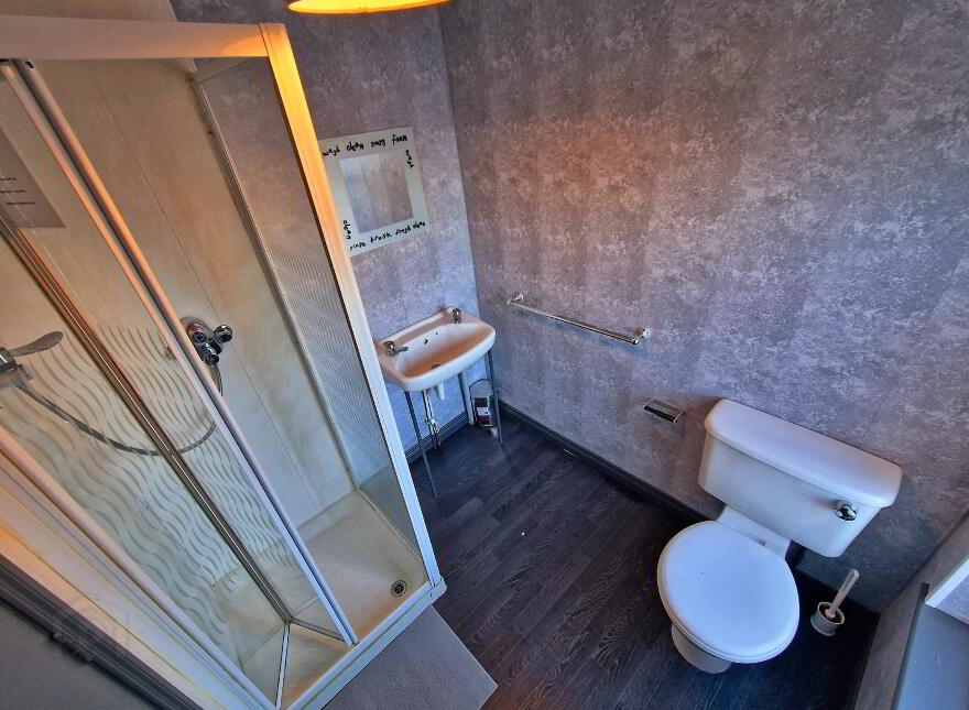 Room 5, 55 Cromwell Road, Botanic, Belfast, BT7 1JY