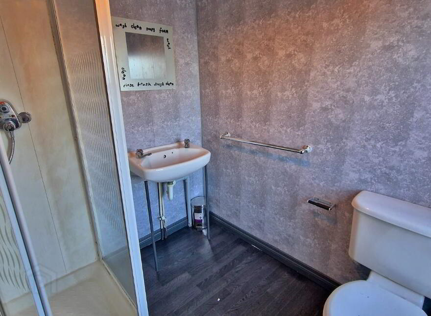 Room 5, 55 Cromwell Road, Botanic, Belfast, BT7 1JY