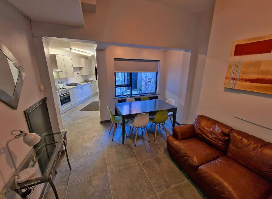 Room 5, 55 Cromwell Road, Botanic, Belfast, BT7 1JY