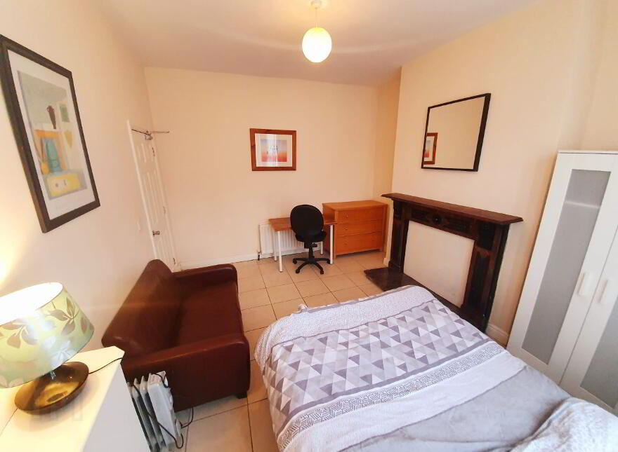 Room 1, 31 Sandhurst Drive, Stranmillis, Belfast, BT9 5AY