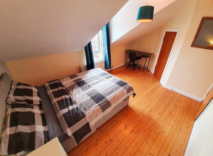 Room 6, 13 Delhi Street, Ormeau Road, Belfast, BT7 3AJ