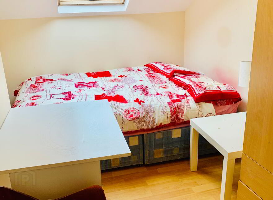 Room 7, 20 Ireton Street, Botanic, Belfast, BT7 1LH