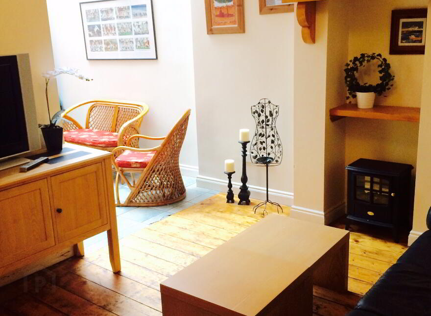 Room 7, 21 Cameron Street, Botanic, Belfast, BT7 1GU photo