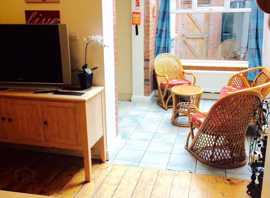 Room 7, 21 Cameron Street, Botanic, Belfast, BT7 1GU