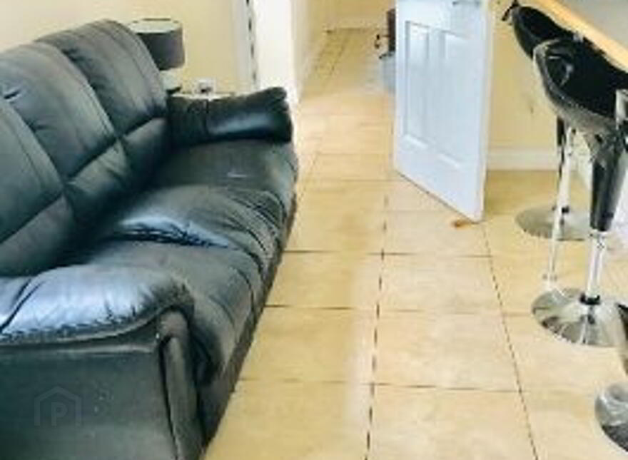 Room 6, 31 Sandhurst Drive, Stranmillis, Belfast, BT9 5AY