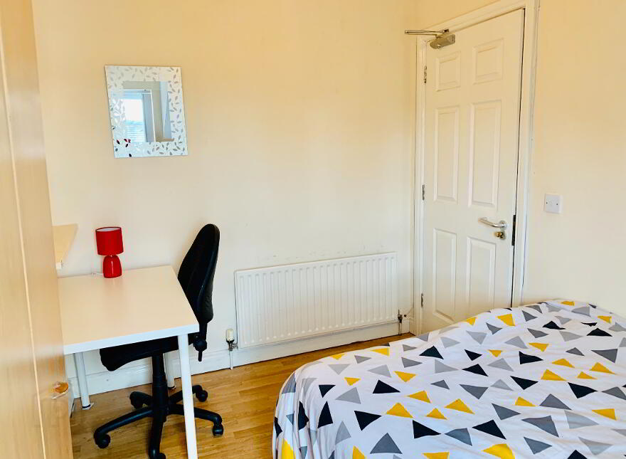 Room 6, 31 Sandhurst Drive, Stranmillis, Belfast, BT9 5AY