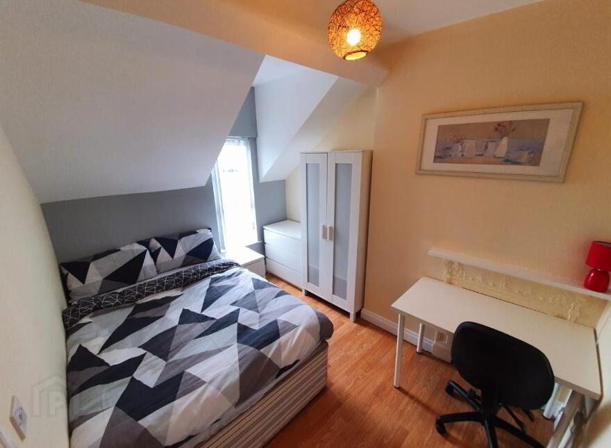 Room 6, 31 Sandhurst Drive, Stranmillis, Belfast, BT9 5AY