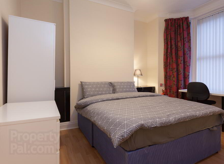 Room 1, 21 Willowbank Gardens, North Belfast, Belfast, BT15 5AH photo