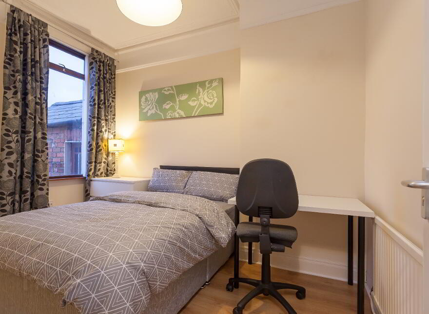 Room 2, 21 Willowbank Gardens, North Belfast, Belfast, BT15 5AH photo