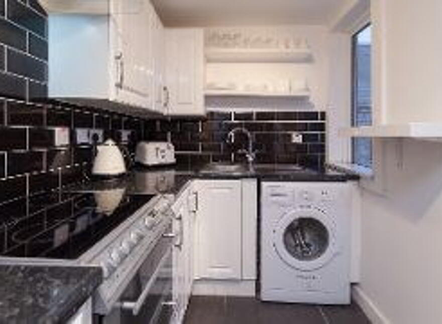 Room 2, 21 Willowbank Gardens, North Belfast, Belfast, BT15 5AH