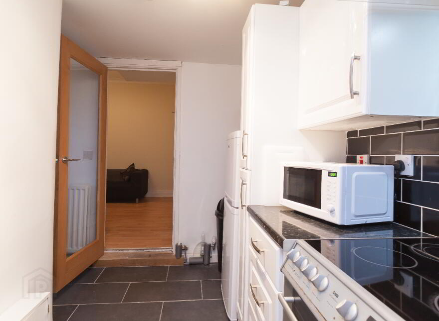 Room 4, 21 Willowbank Gardens, North Belfast, Belfast, BT15 5AH