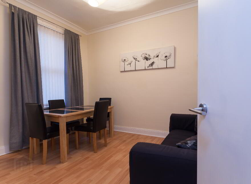 Room 4, 21 Willowbank Gardens, North Belfast, Belfast, BT15 5AH