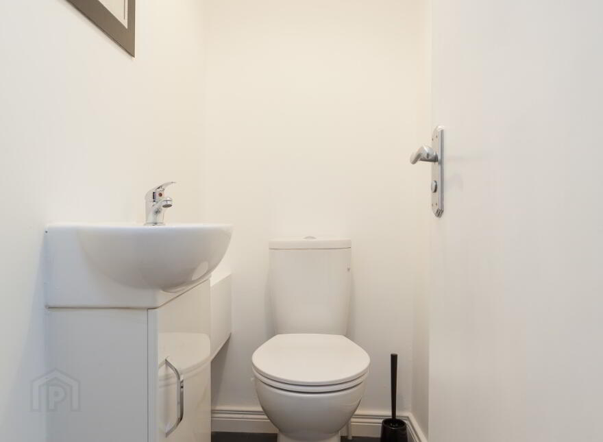 Room 4, 21 Willowbank Gardens, North Belfast, Belfast, BT15 5AH