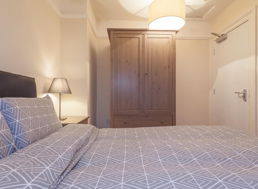 Room 4, 21 Willowbank Gardens, North Belfast, Belfast, BT15 5AH