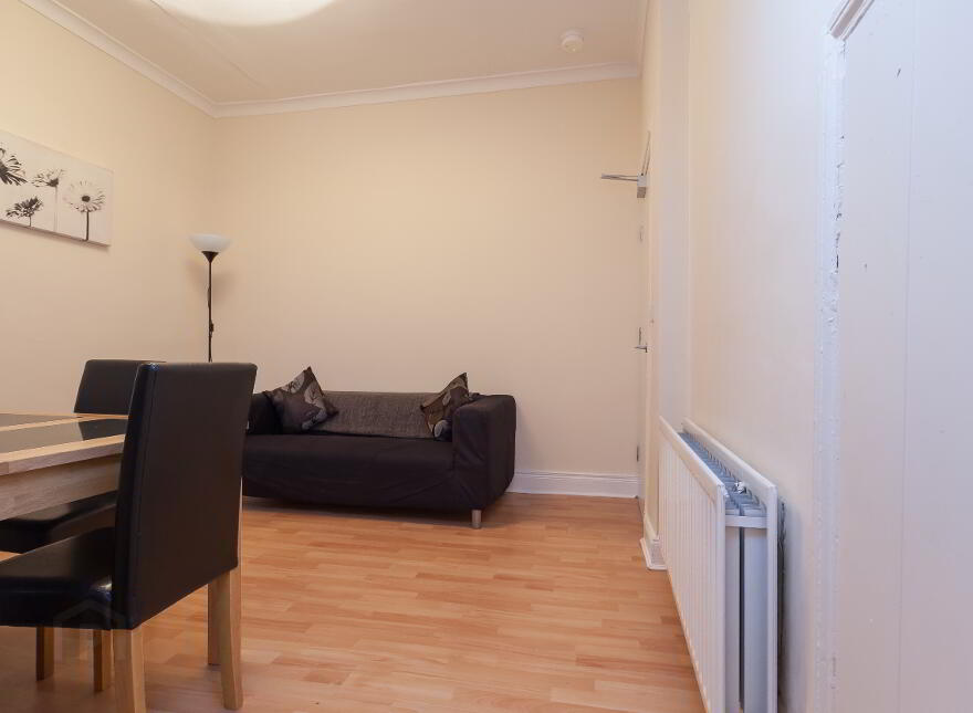 Room 5, 21 Willowbank Gardens, North Belfast, Belfast, BT15 5AH