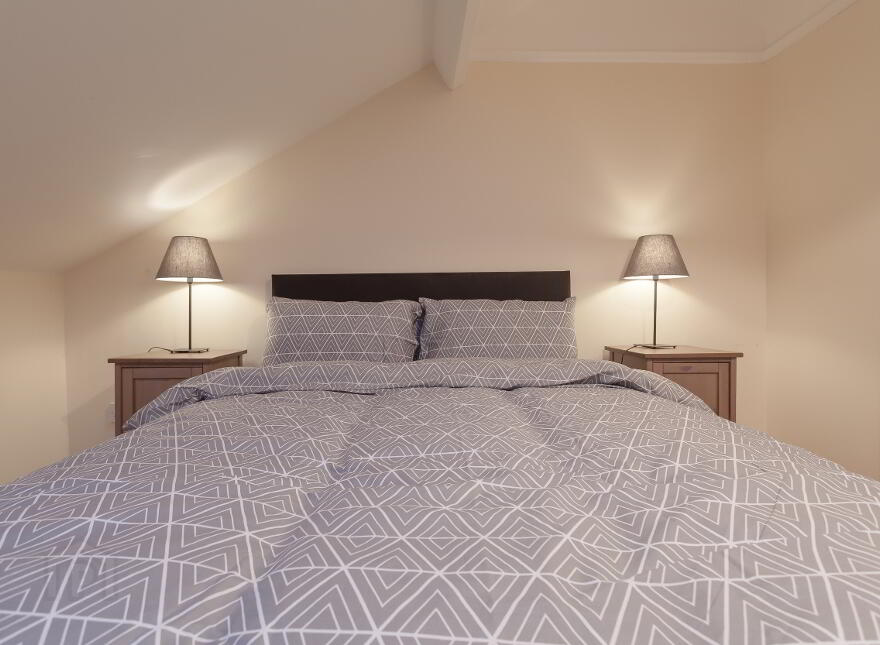 Room 5, 21 Willowbank Gardens, North Belfast, Belfast, BT15 5AH