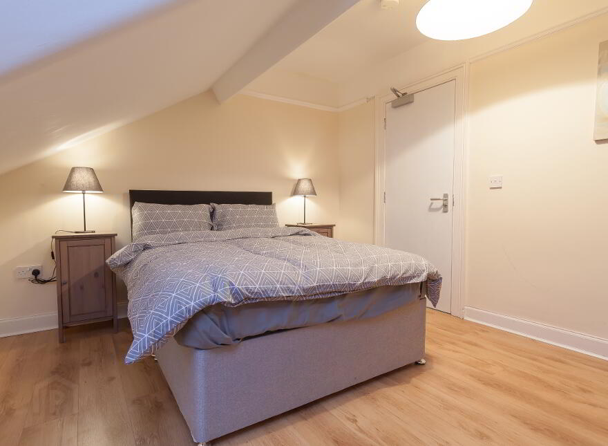 Room 5, 21 Willowbank Gardens, North Belfast, Belfast, BT15 5AH photo