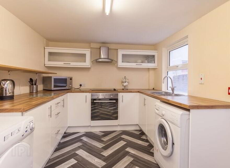 Room 4, 12 Thorndale Avenue, North Belfast, BT14 6BL