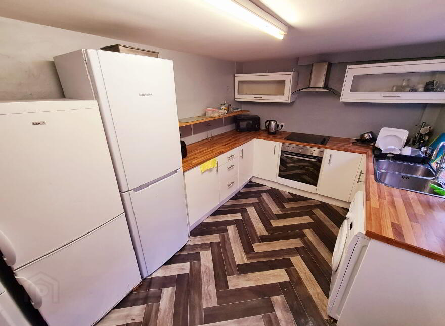 Room 4, 12 Thorndale Avenue, North Belfast, BT14 6BL